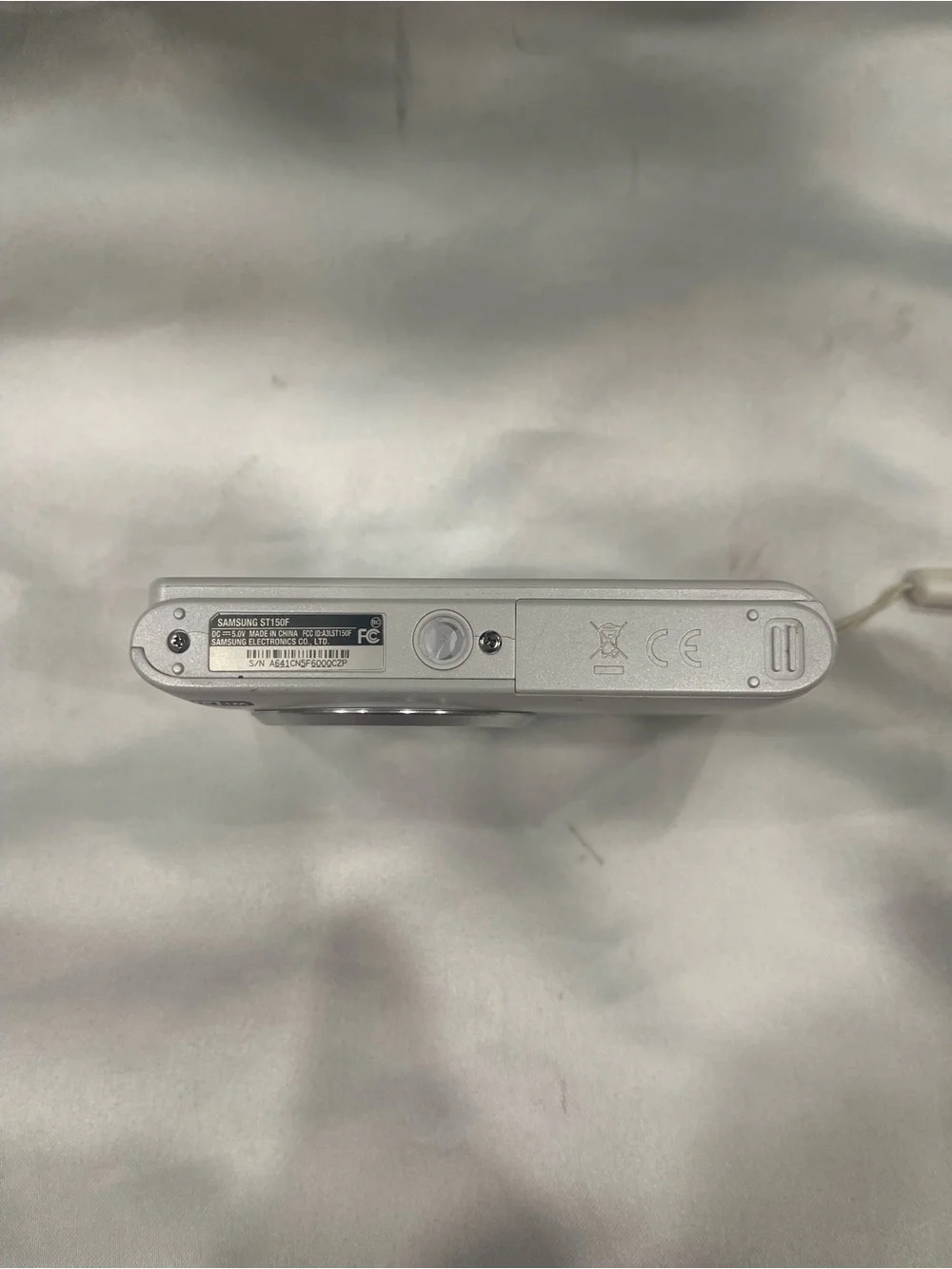 Samsung White Compact Digital Point-and-Shoot Camera with Silver Lens